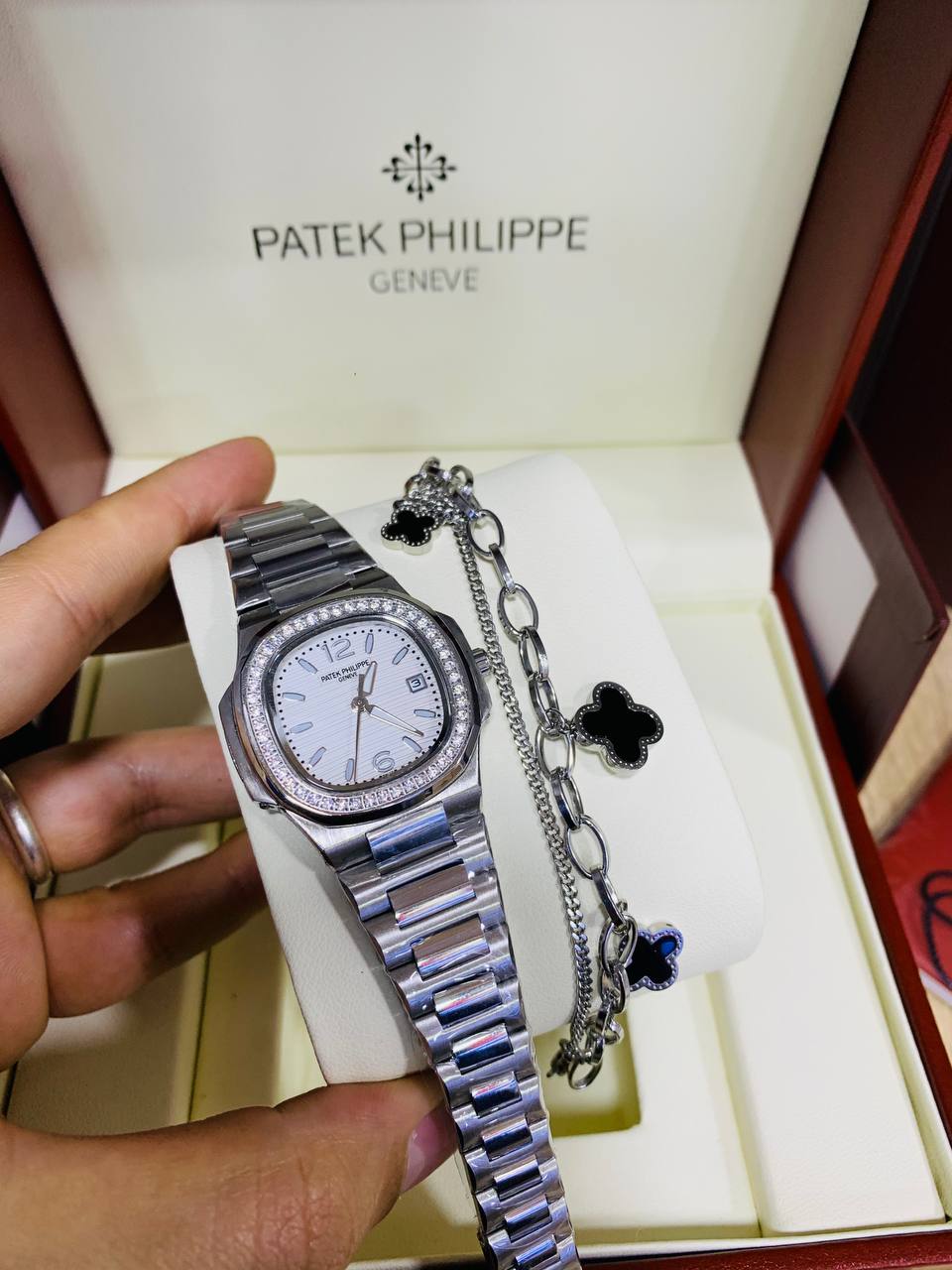 Montre Patek Fond Blanc Pour Femme